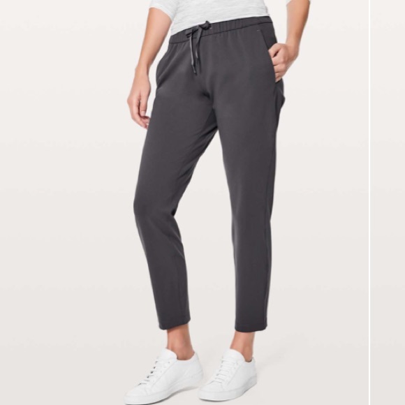 lululemon athletica Pants - Lululemon On The Fly Pant 28” size “4”